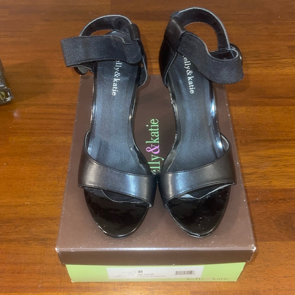 Kelly & Katie black Jackie O ladies heels. Size 8. Includes original box.